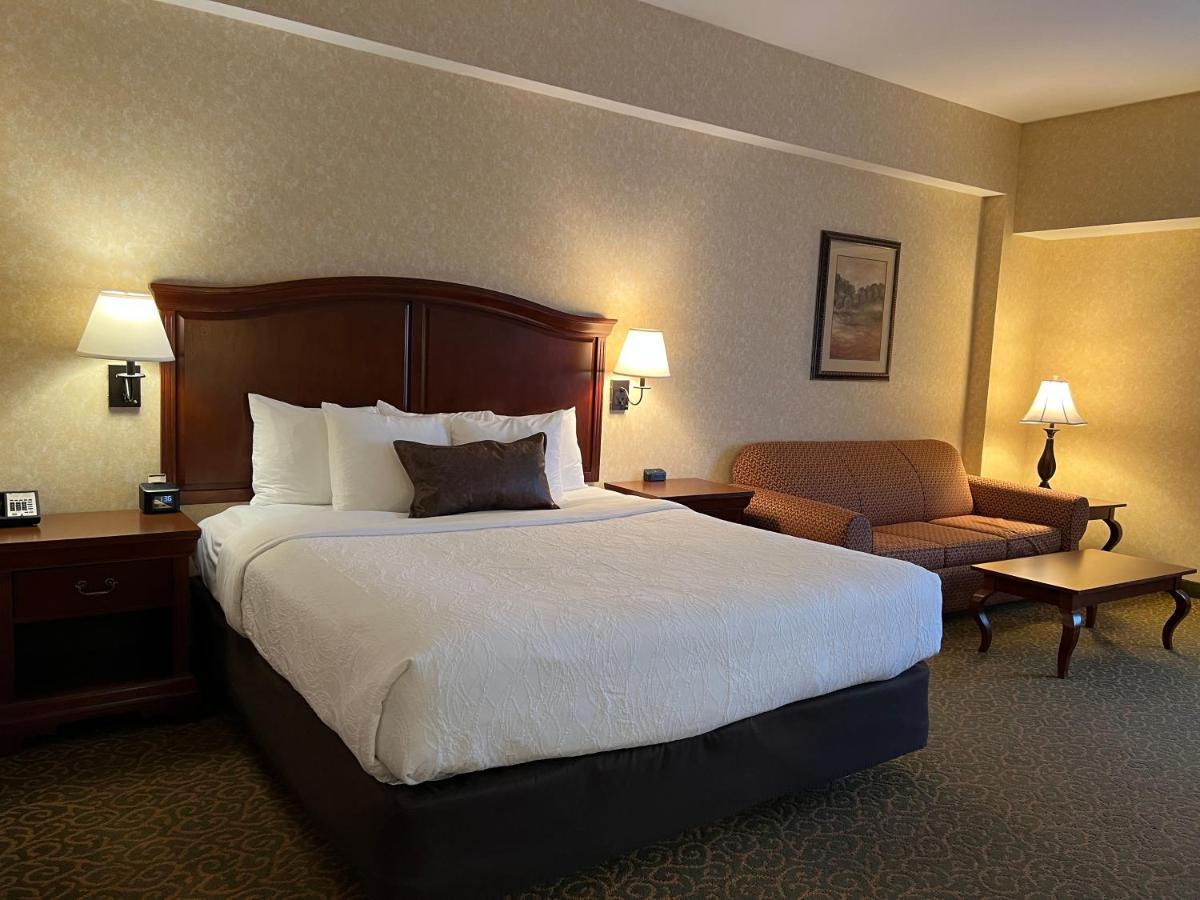Maine Evergreen Hotel, Ascend Hotel Collection Augusta Bagian luar foto