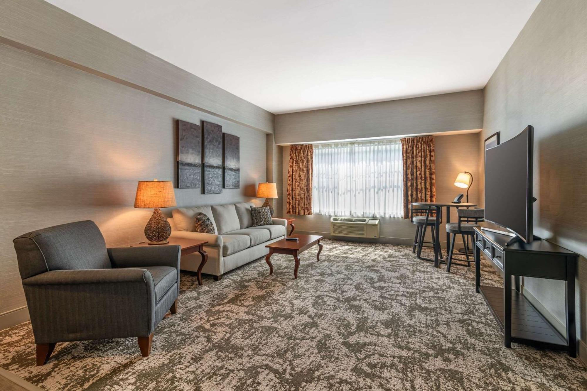 Maine Evergreen Hotel, Ascend Hotel Collection Augusta Bagian luar foto